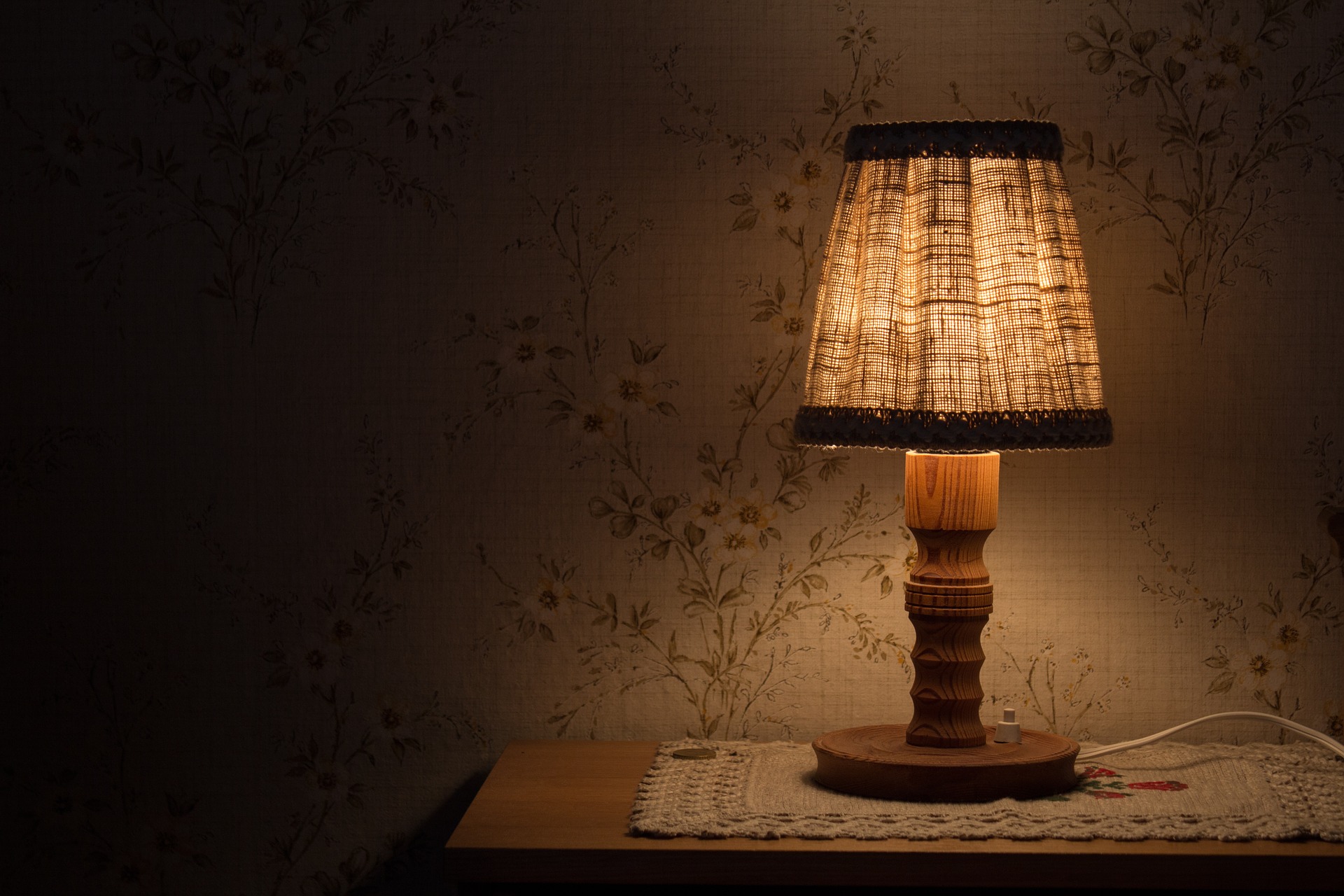 Knowledge Base | The invention of the light bulb and who really invented it
