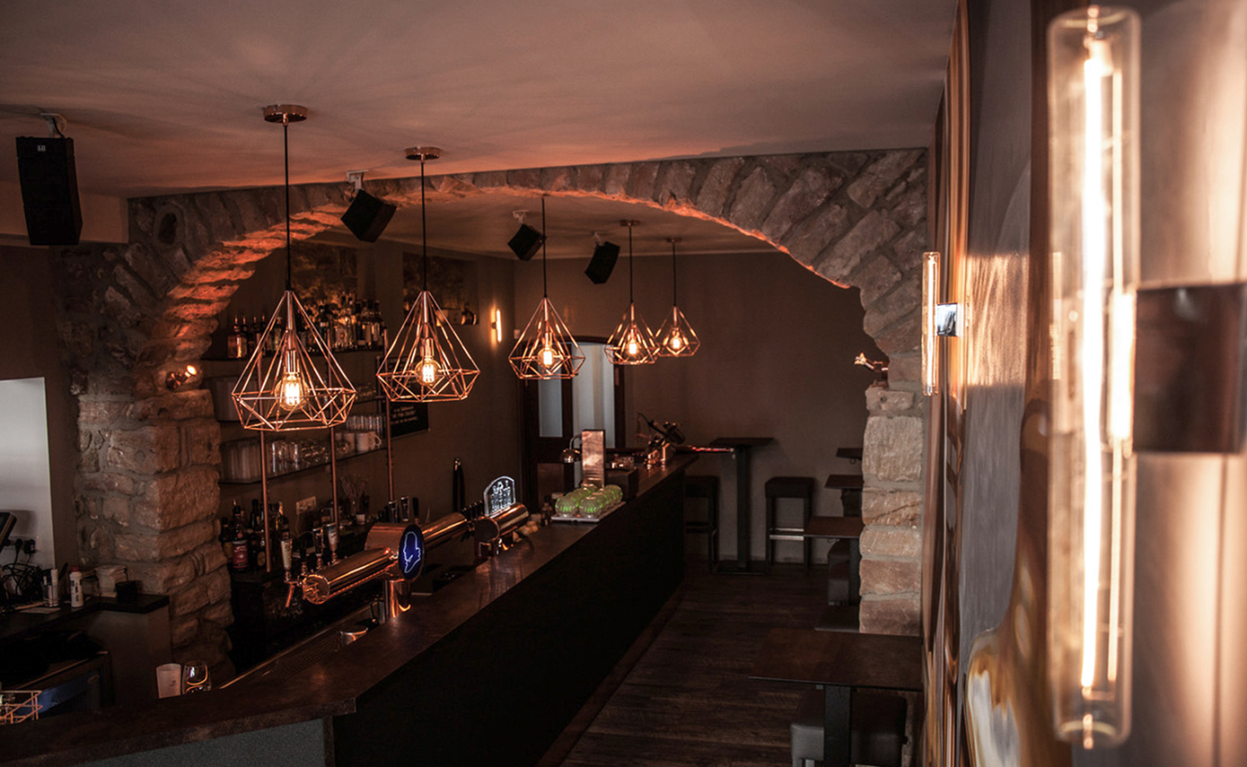 Reference image from Eventmeister in Saarbrücken, linear lamp on the wall