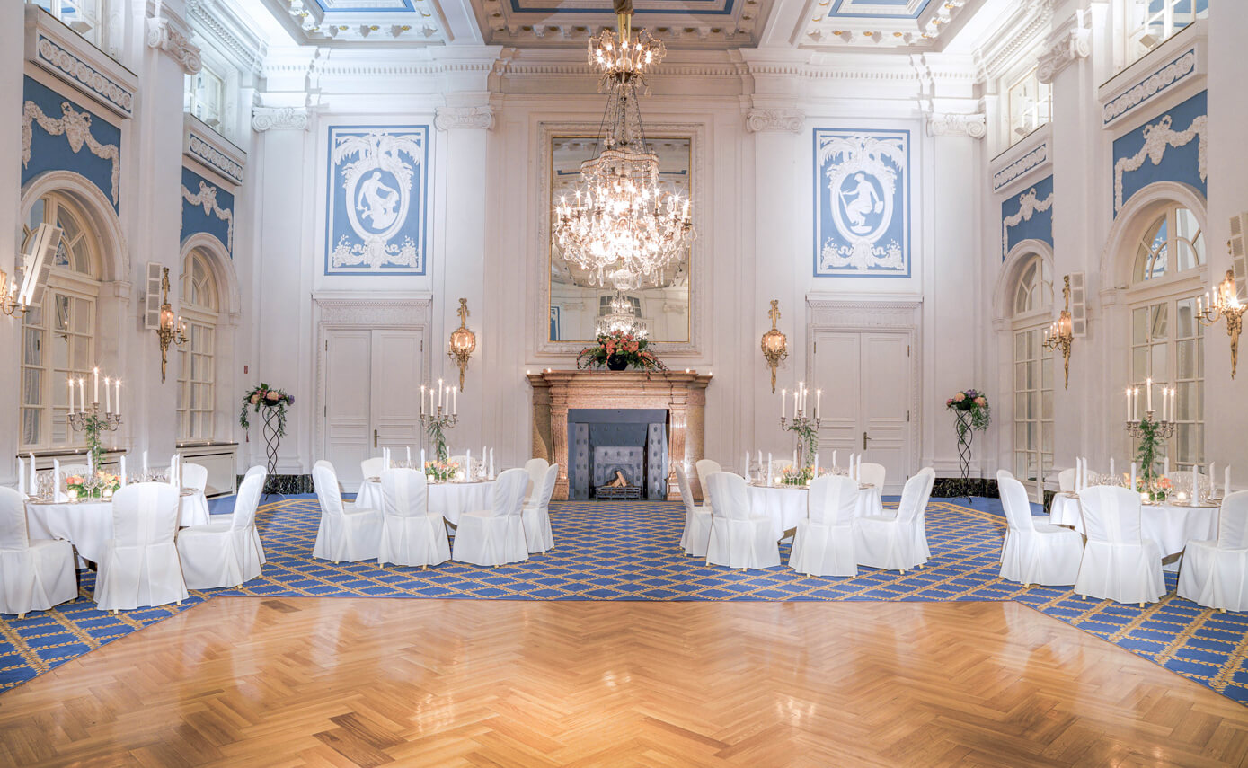 Reference image of the Hotel Atlantic in Hamburg, Grand Ballroom with chandeliers and tables
