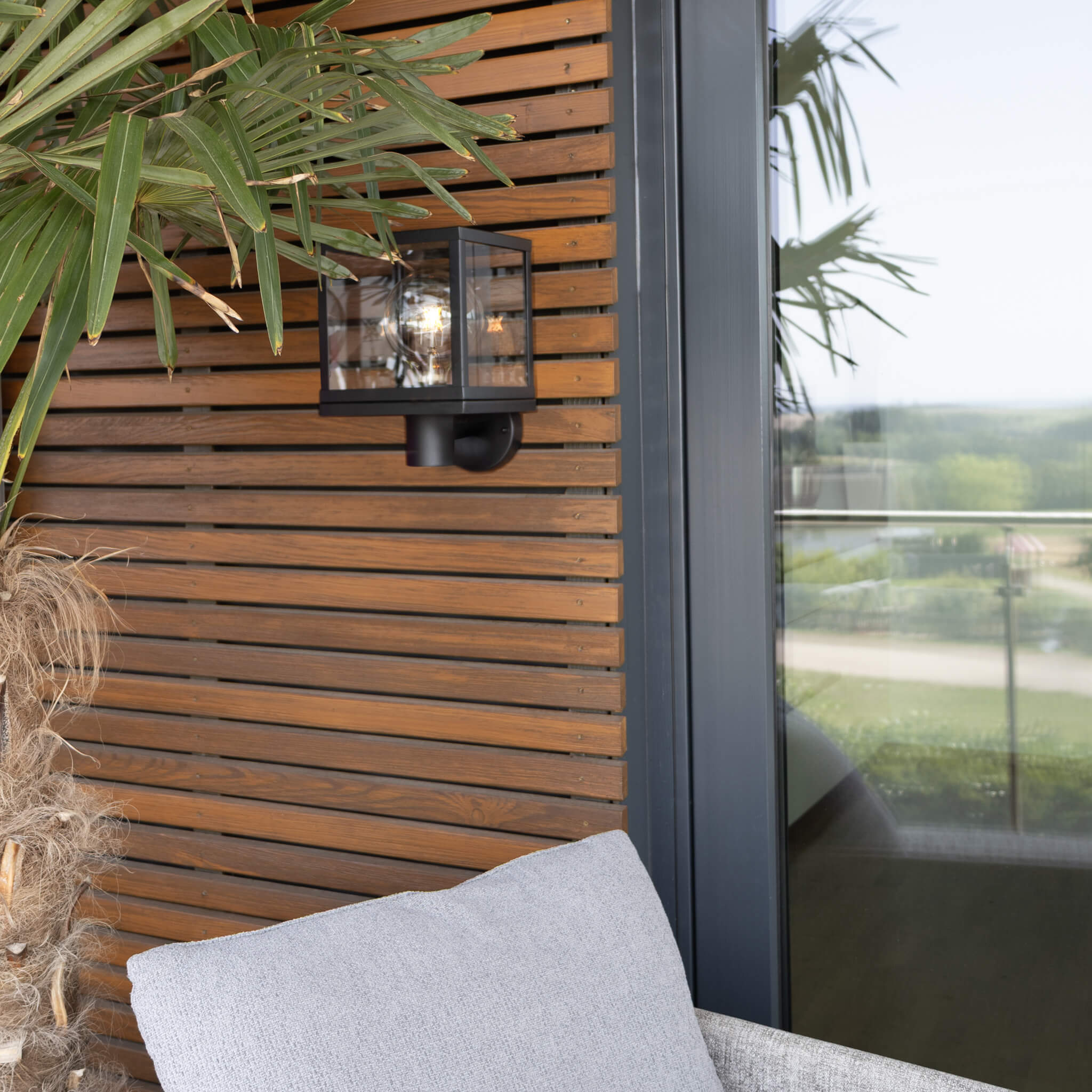 Application image | MODERN E27 wall lamp with vintage globe