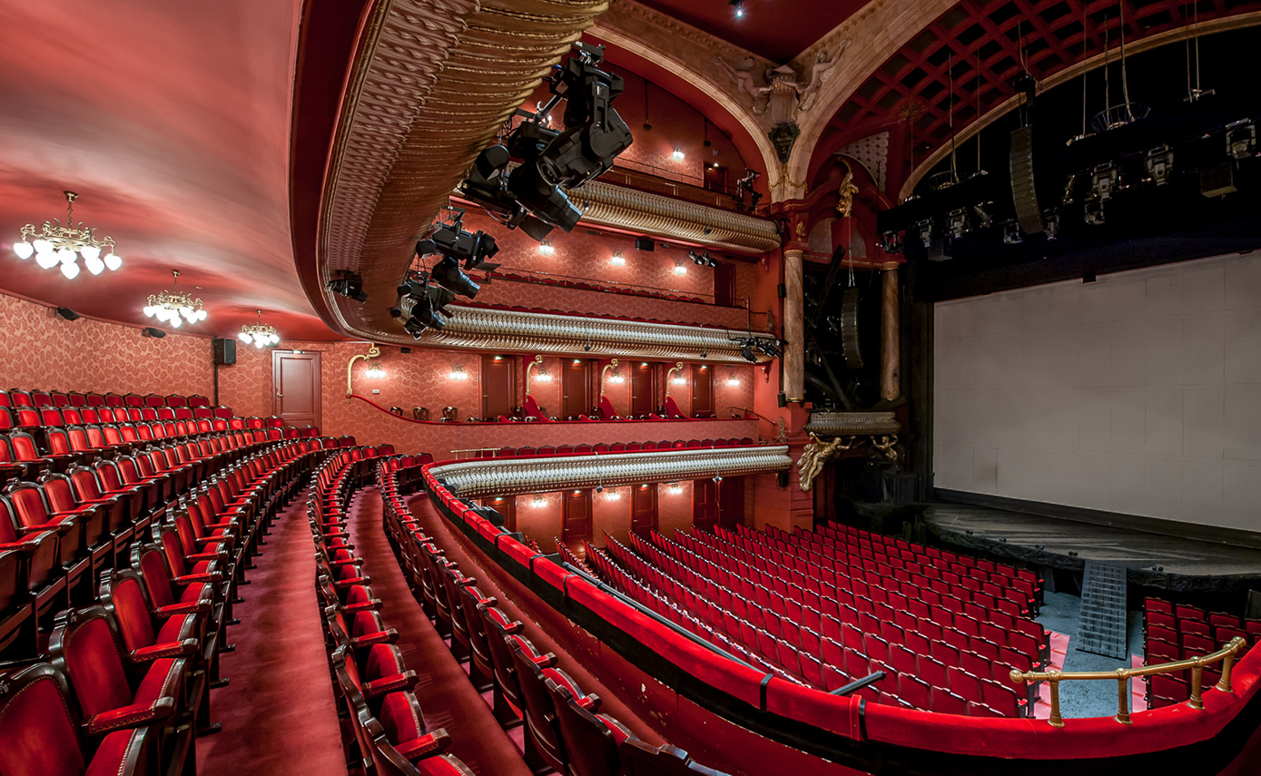 Reference image of the Theater des Westens in Berlin, theatre auditorium with lighting