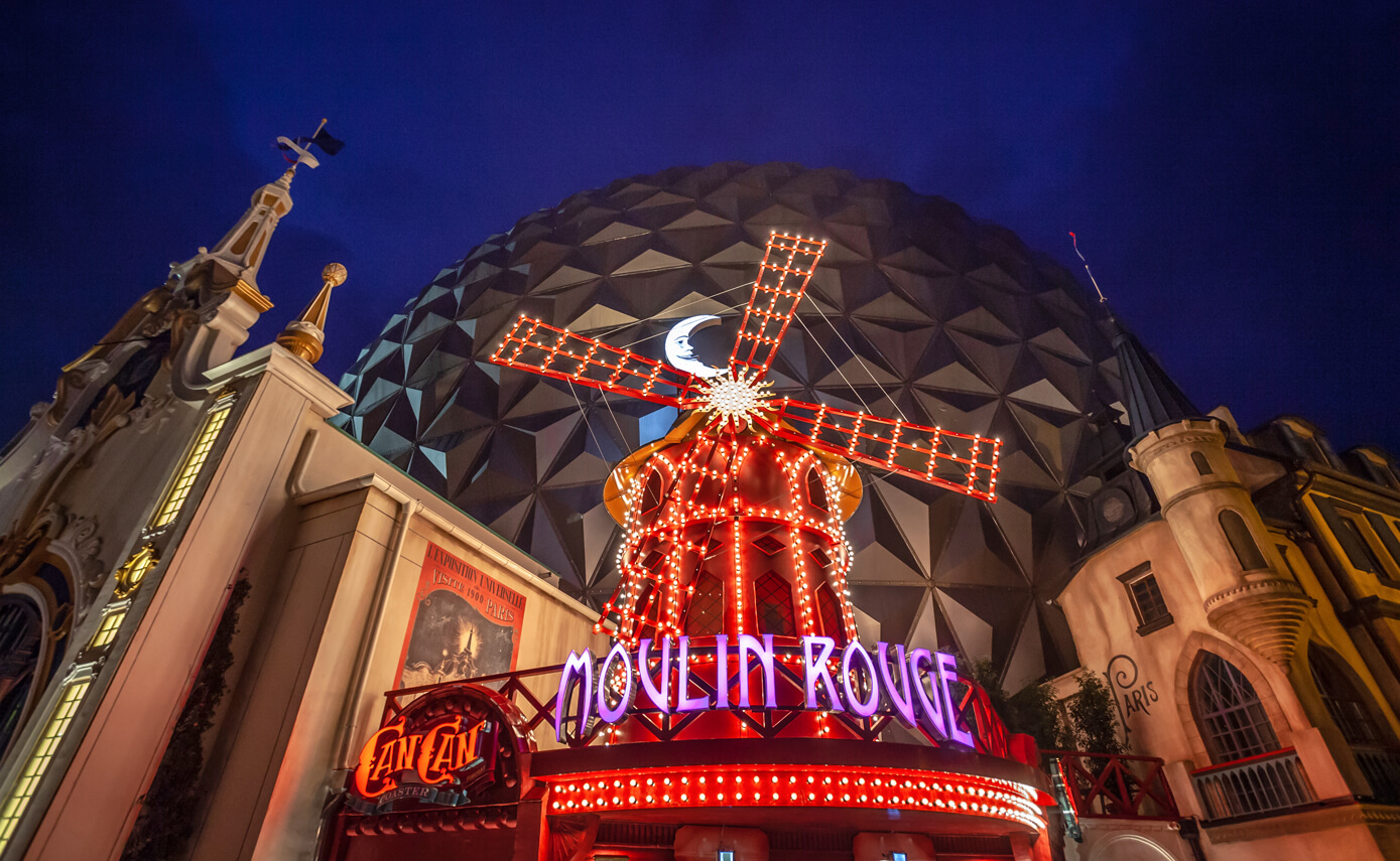 Reference image of Europapark in Rust, outdoor lighting and night-time atmosphere, Moulin Rouge