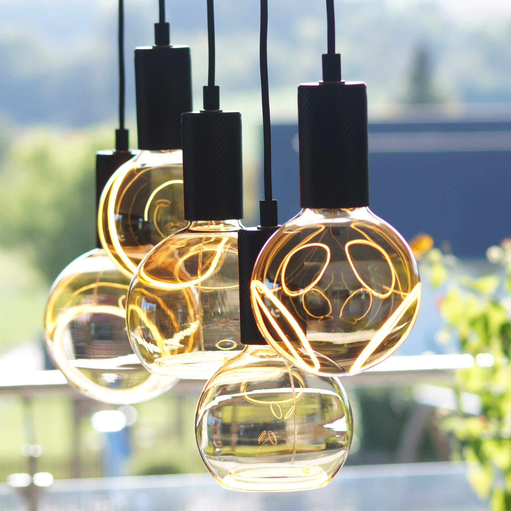 55077 LED Floating Globe 150 golden 2200 K
