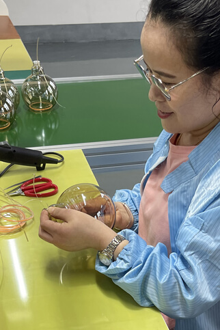 SEGULA handmade – a marriage of soft filament and glass bulbs