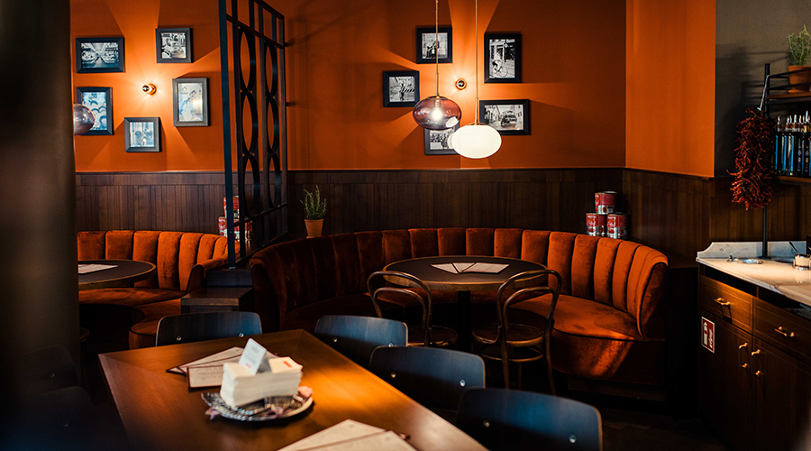 Knowledge Base | The Human Biorhythm | Cosy dining room lighting in L’Osteria restaurants with SEGULA LED bulbs – perfect for relaxing and enjoying yourself