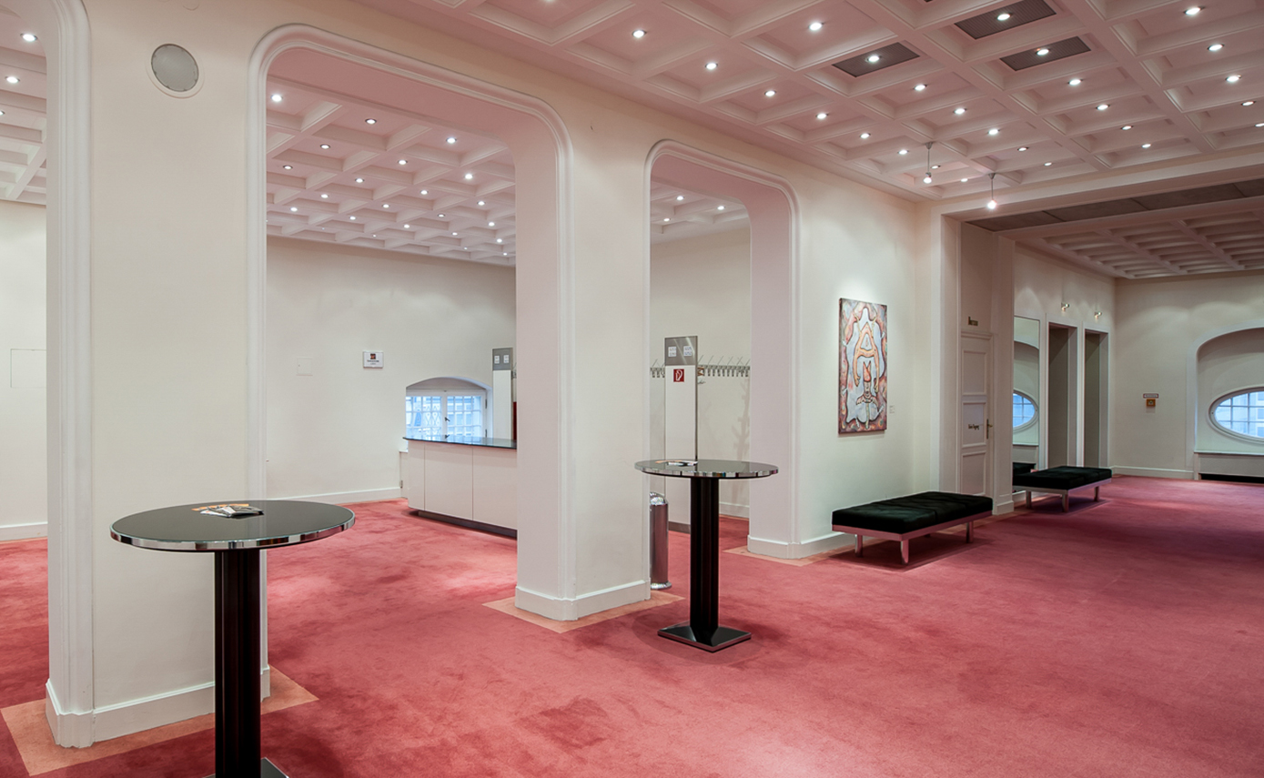Reference image of the Theater des Westens in Berlin, cloakroom area with lighting
