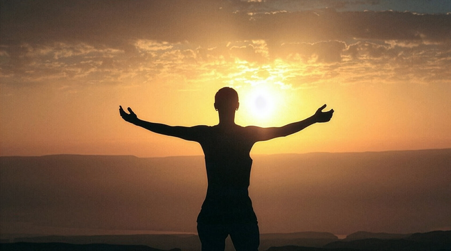 Knowledge Base | The Human Biorhythm | Good morning, sunshine! Only early risers can greet the sunrise like that!