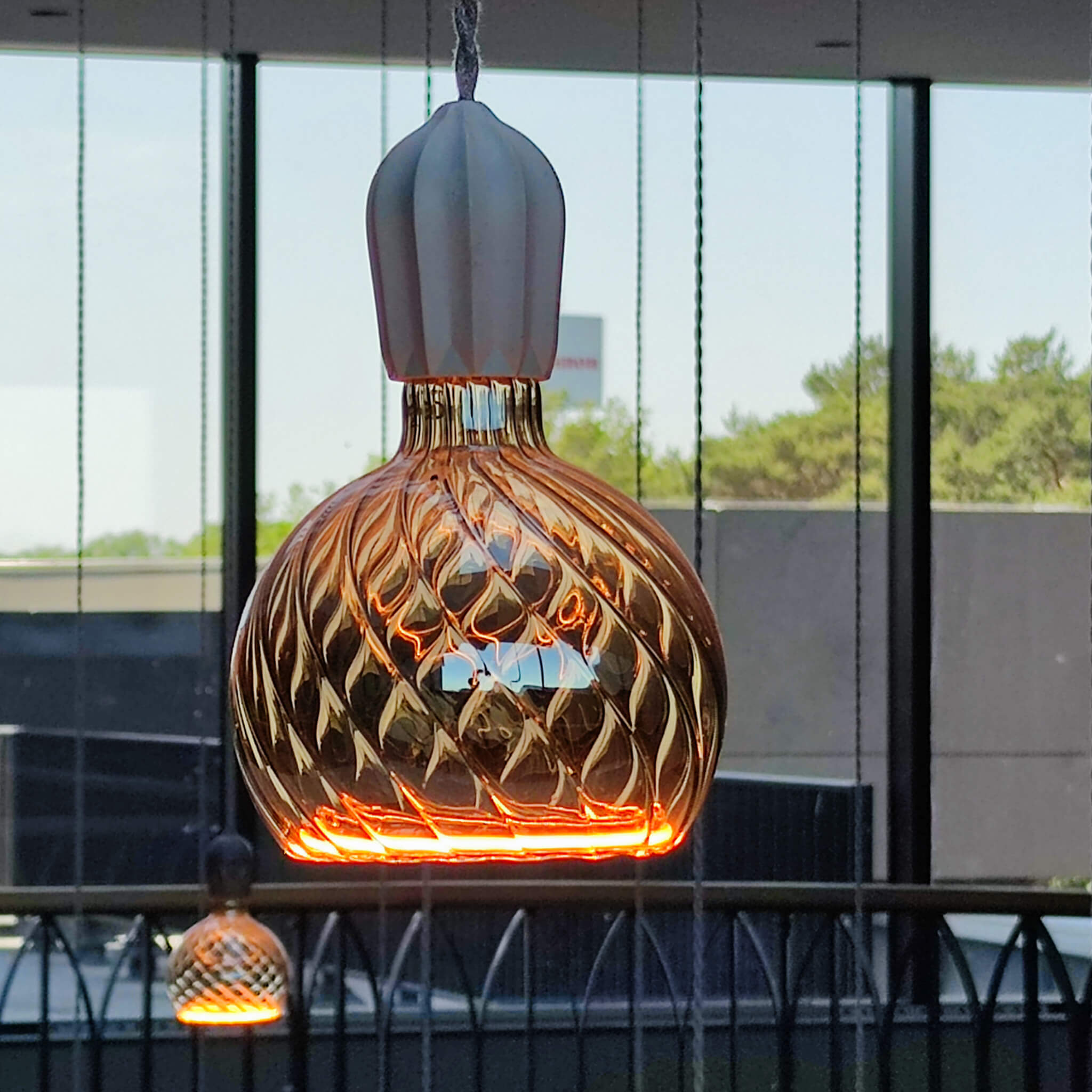 55059 LED Floating Globe 150 twisted smokey grey