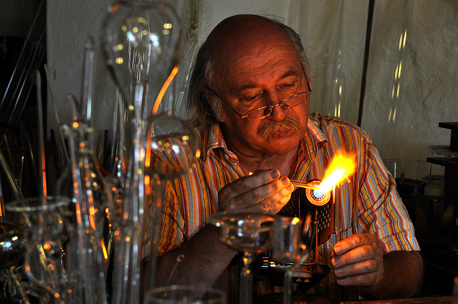 Knowledge Base | Borosilicate glass – a special material | Manufacturing