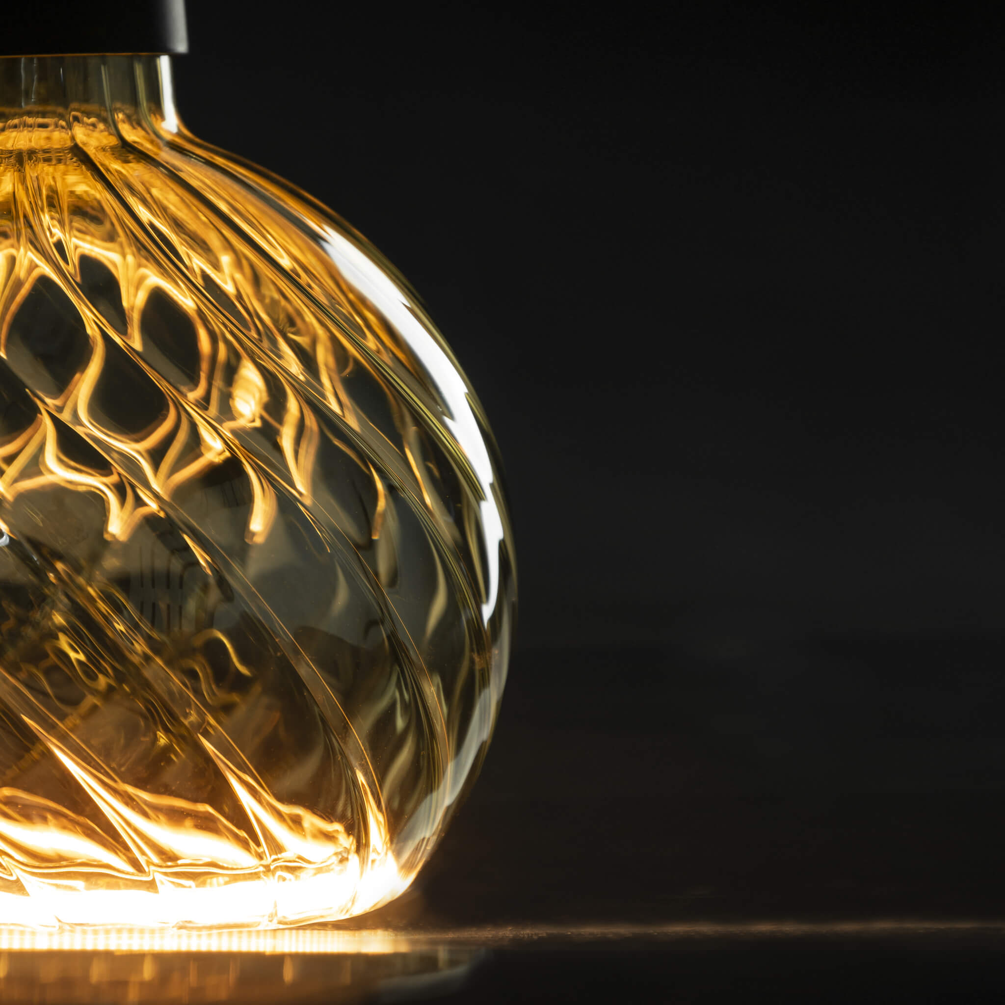 55059 LED Floating Globe 150 twisted smokey grey